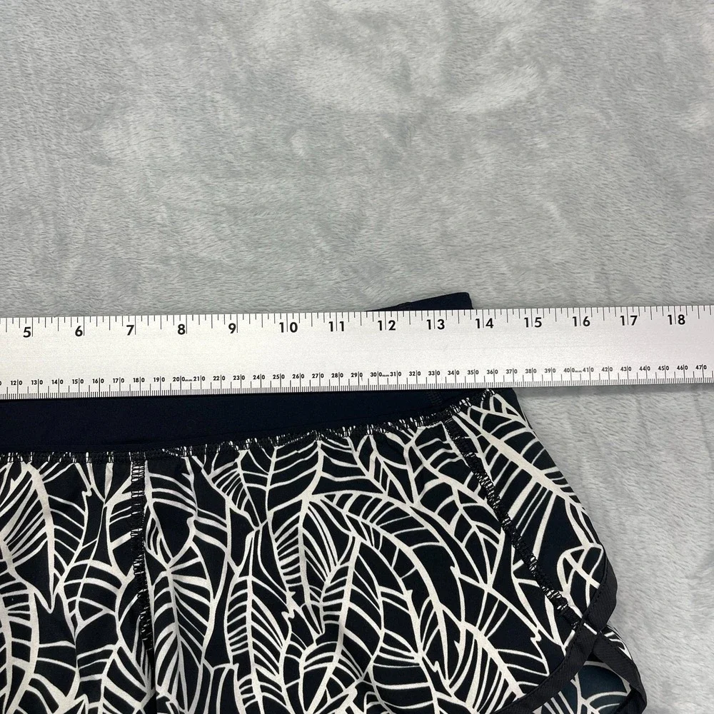 Lululemon Shorts Womens 4 White Black Pretty Palm‎ Print Speed Running Waistband